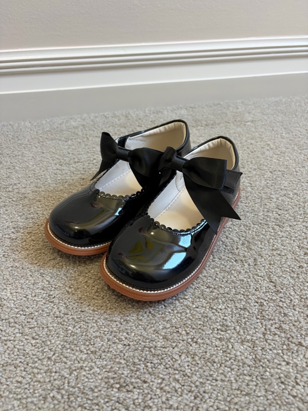 Girls' Black Patent Leather Mary Jane Dress Shoes with Bow